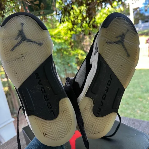 Air Jordan 5 Retro, size 6Y. Black and Grey. Excellent condition. Nike
