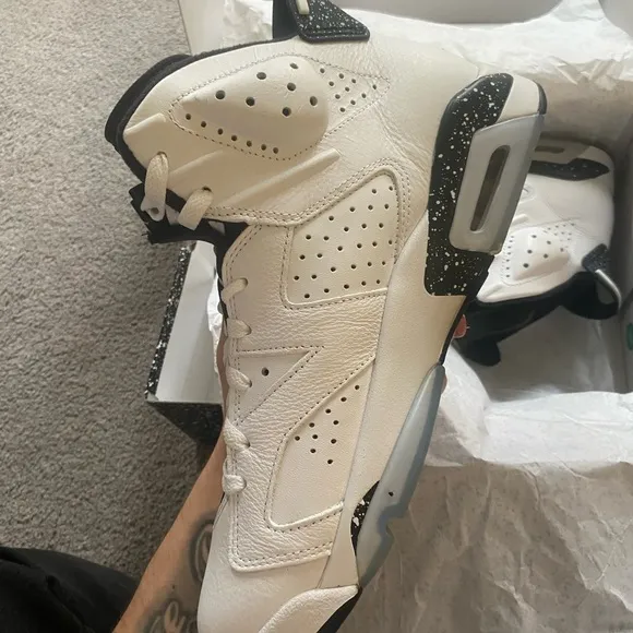 Air Jordan 6 Retro - Black and White