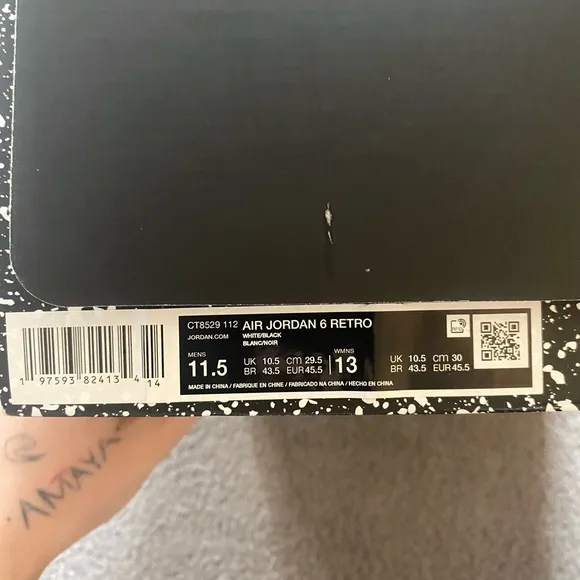 Air Jordan 6 Retro - Black and White