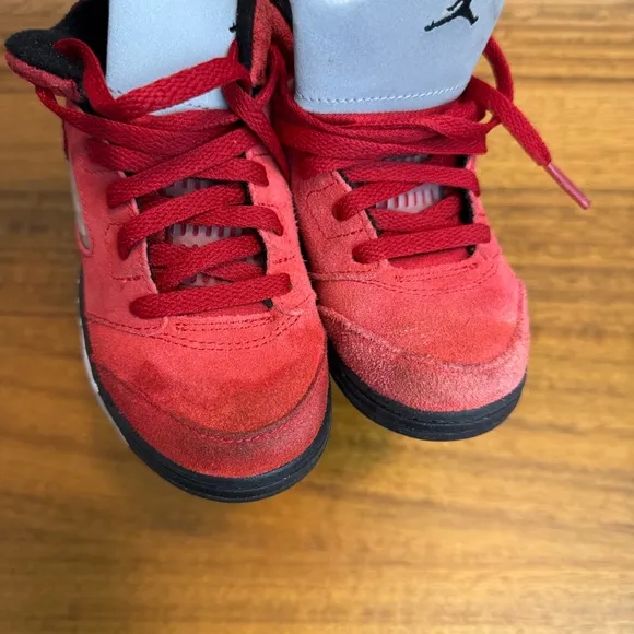 Air Jordan 6 Retro kid’s sneakers size 10c