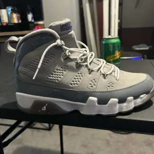 Air Jordan 9 Retro Cool Grey Sneakers