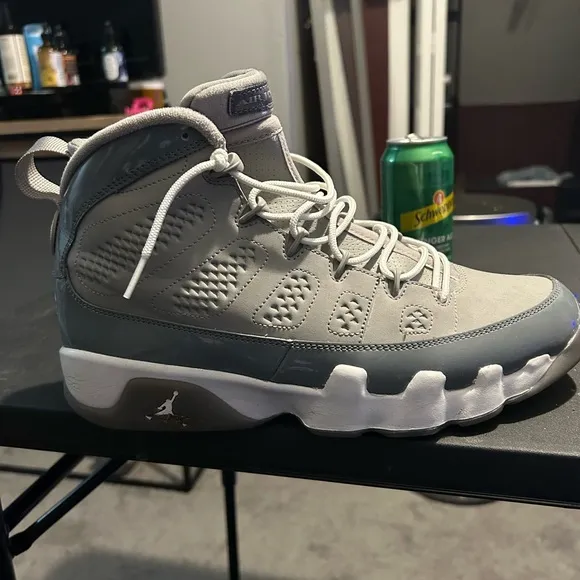 Air Jordan 9 Retro Cool Grey Sneakers
