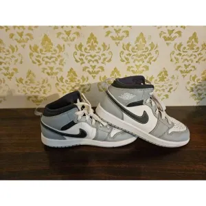 Air Jordan Mid 1 Retro - Size 3Y #640734-078