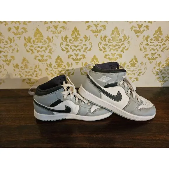 Air Jordan Mid 1 Retro - Size 3Y #640734-078
