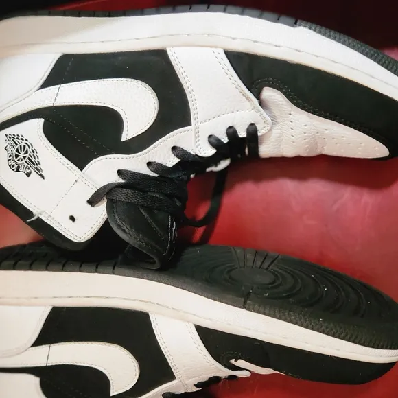 Air Jordan Nike  Sneakers  Black And White Anchor Sports Arthletic  Game Fashion