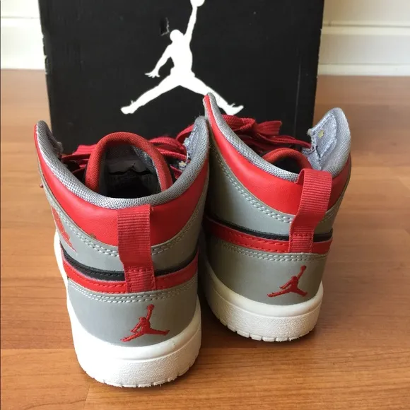 Air Jordan Retro 1 mid Red &amp; Black sneakers
