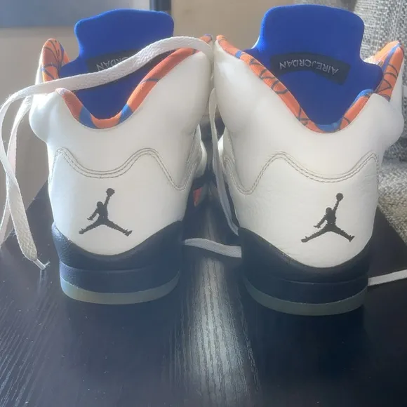 Air Jordan retro 5  Cream, Orange &amp; Blue size 5Y