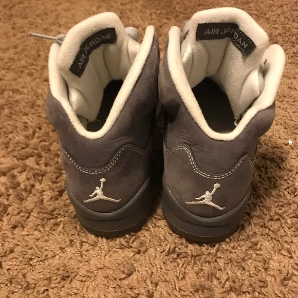 Air Jordan Retro 5 'Wolf Grey' Kids Size 5.5Y: Iconic Style for Enthusiasts