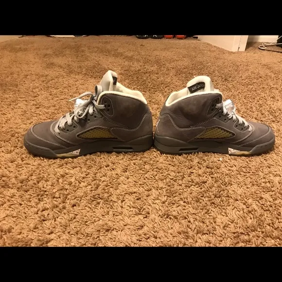 Air Jordan Retro 5 'Wolf Grey' Kids Size 5.5Y: Iconic Style for Enthusiasts