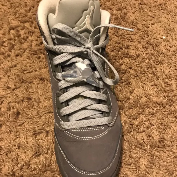 Air Jordan Retro 5 'Wolf Grey' Kids Size 5.5Y: Iconic Style for Enthusiasts