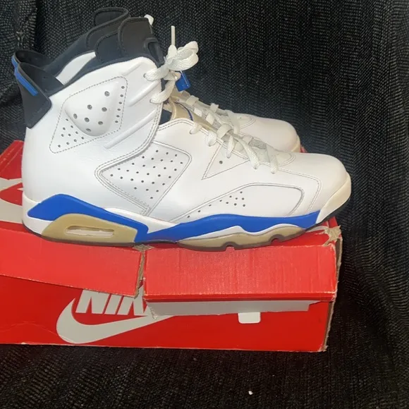 Air Jordan Retro 6 blue white