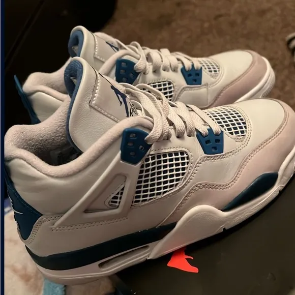 Air Jordan Retro GS in White and Teal