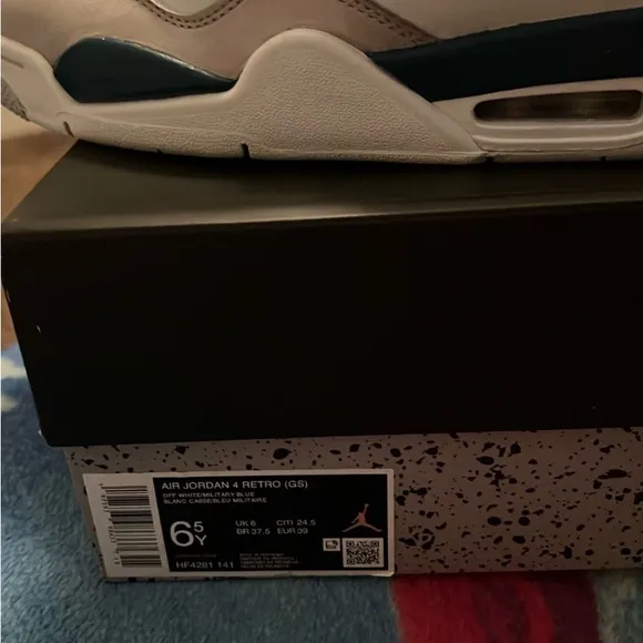 Air Jordan Retro GS in White and Teal