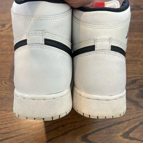 AJ 1 White &amp; Black Retro