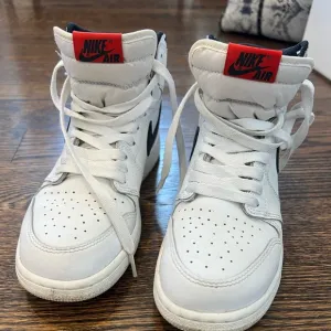 AJ 1 White &amp; Black Retro