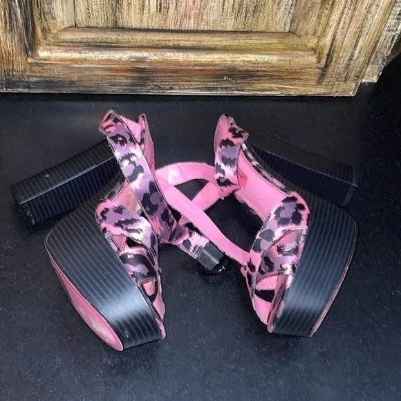 Alice   Olivia leopard pink purple platform high heels sandals funky cheetah 7