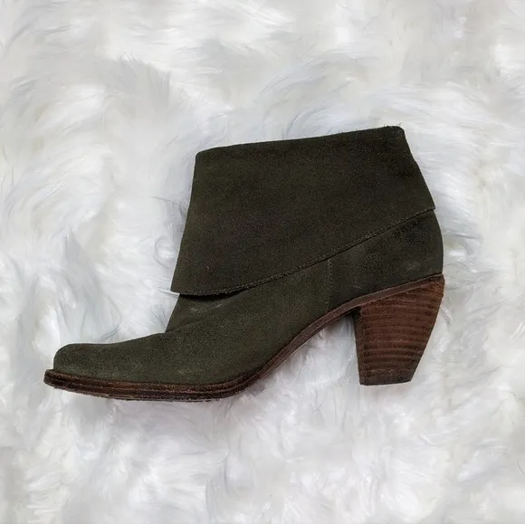 Alice   Olivia Suede Leather Caden Olive Green Heeled Booties Size 37.5 / 7