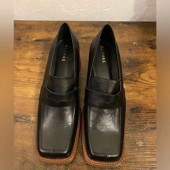 Alohas Roxanne heeled leather loafers in black color Size 9