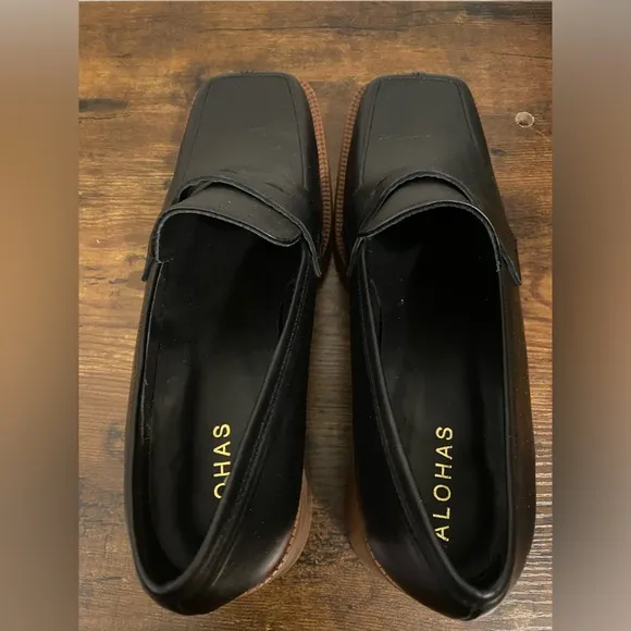 Alohas Roxanne heeled leather loafers in black color Size 9