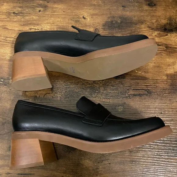 Alohas Roxanne heeled leather loafers in black color Size 9