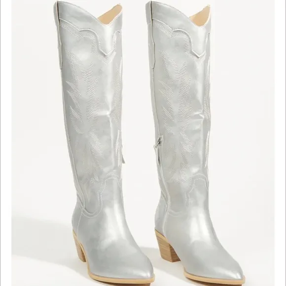 Altar’d State Silver Metallic Faux Leather Western Cowboy Boots, 7 brand new