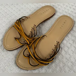 Amanu Orange Yellow Leather Strappy Toe Ring Flat Sandals Size 9 Made in Italy