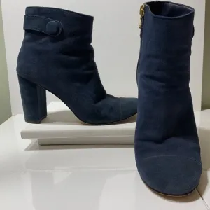 Anne Taylor  chunky heal ankle boots 8m