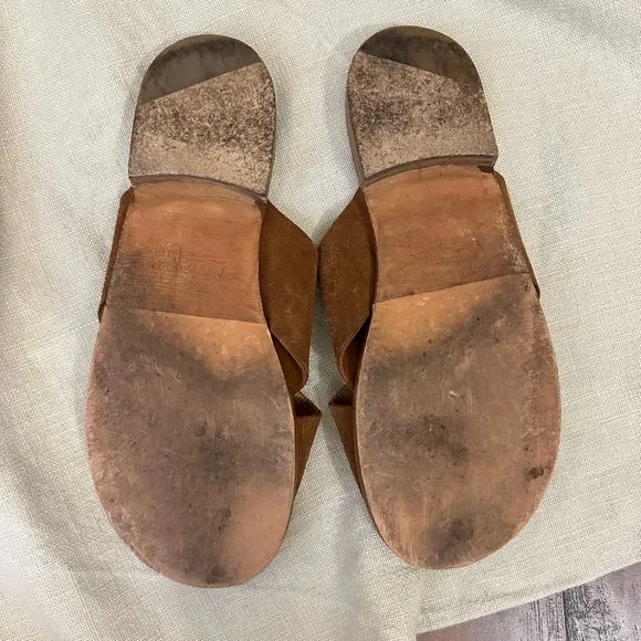 ANTHOLOGY PARIS Birdy Suede Sandals Camel Criss Cross