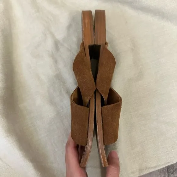 ANTHOLOGY PARIS Birdy Suede Sandals Camel Criss Cross