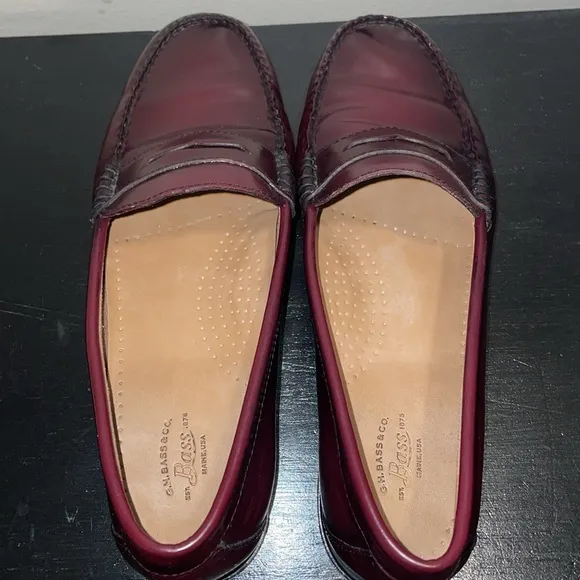 Anthropologie G.H. Bass &amp; Co Diane Leather Loafers.  Size 8.5 Wide.  Red/Brown.