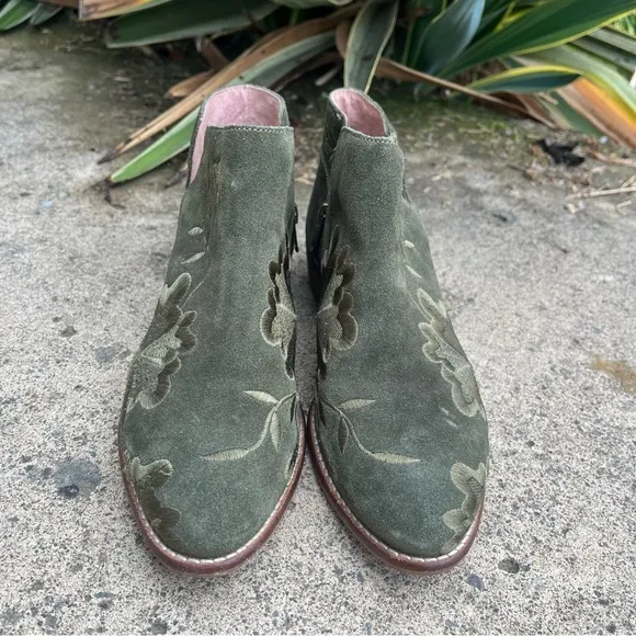 Anthropologie Seychelles Lantern Green Suede Embroidered Ankle Boots Women’s 7