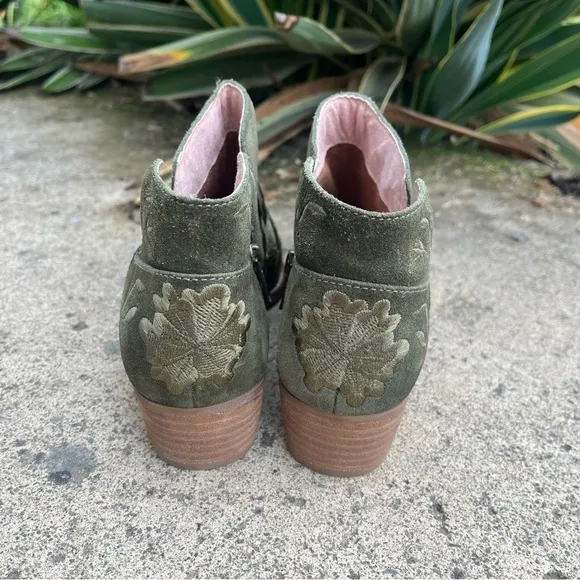 Anthropologie Seychelles Lantern Green Suede Embroidered Ankle Boots Women’s 7
