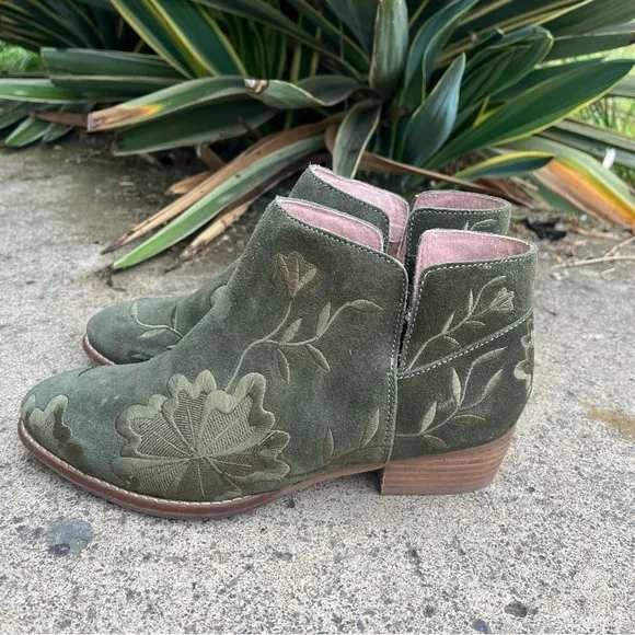 Anthropologie Seychelles Lantern Green Suede Embroidered Ankle Boots Women’s 7