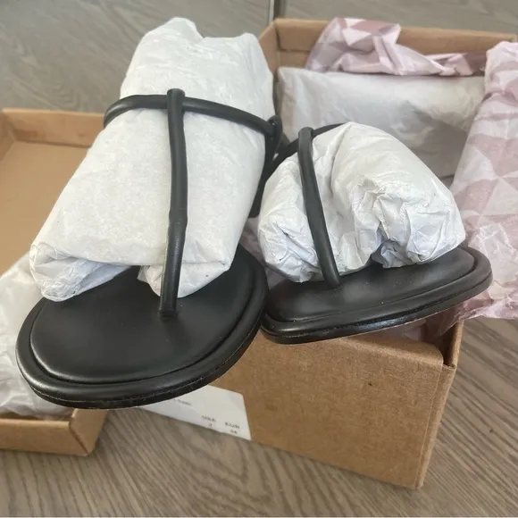 🌷Anthropologie - T-Strap Sandals - Black - Size 7 (38) Fits 7/7.5 - 2024 - NWT