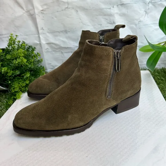 Aquatalia Fantina Womens Weatherproof Herb Suede Bootie Size 6 gently used