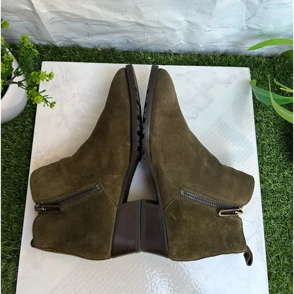 Aquatalia Fantina Womens Weatherproof Herb Suede Bootie Size 6 gently used