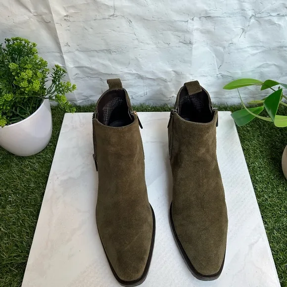Aquatalia Fantina Womens Weatherproof Herb Suede Bootie Size 6 gently used