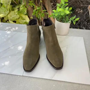 Aquatalia Fantina Womens Weatherproof Herb Suede Bootie Size 6 gently used