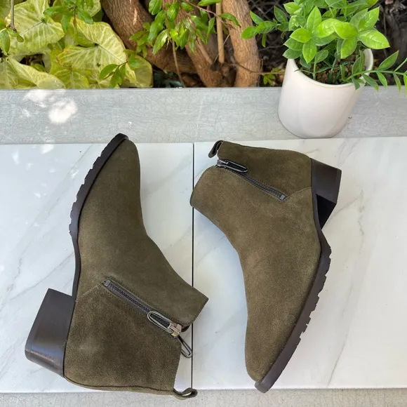 Aquatalia Fantina Womens Weatherproof Herb Suede Bootie Size 6 gently used