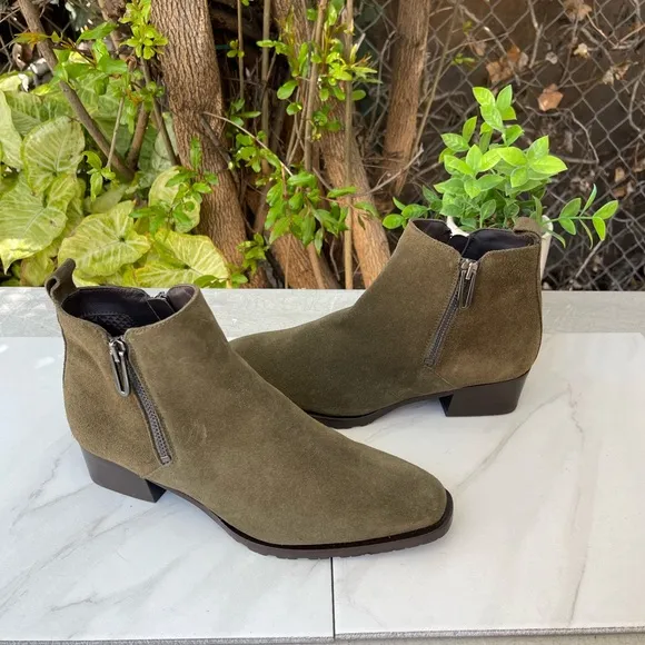 Aquatalia Fantina Womens Weatherproof Herb Suede Bootie Size 6 gently used