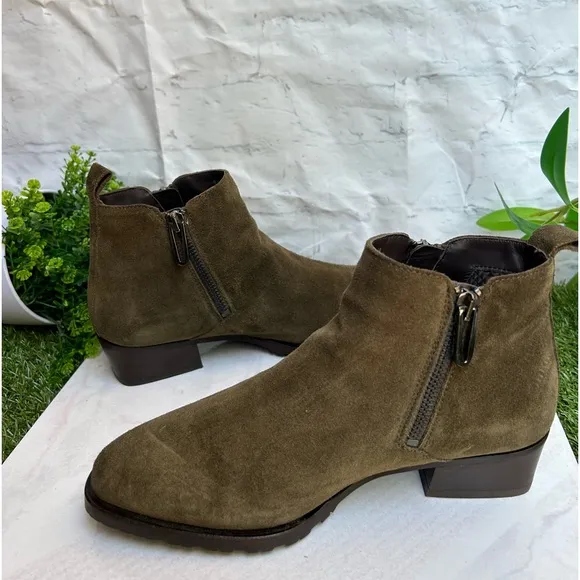 Aquatalia Fantina Womens Weatherproof Herb Suede Bootie Size 6 gently used