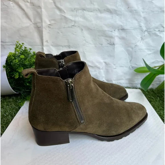 Aquatalia Fantina Womens Weatherproof Herb Suede Bootie Size 6 gently used
