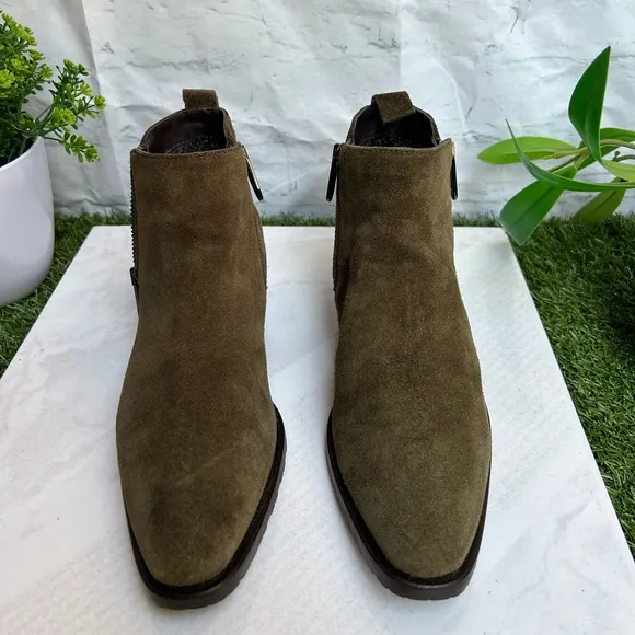 Aquatalia Fantina Womens Weatherproof Herb Suede Bootie Size 6 gently used