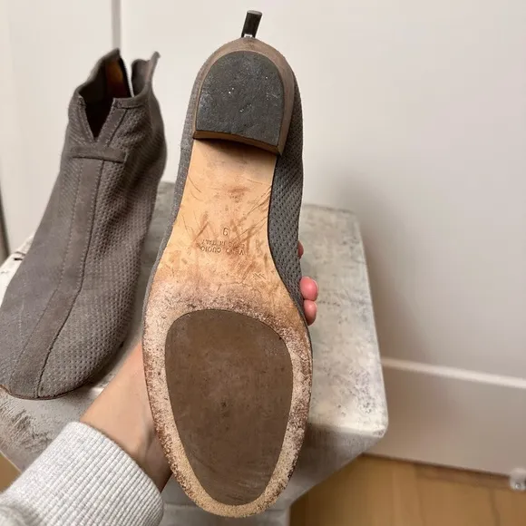 Aquatalia grey suede stacked heel short bootie boots 9