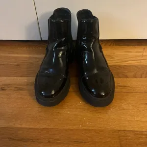 Aquatalia Haylie Black Patent Leather Platform Boots
