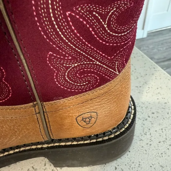 Ariat Brown and Burgundy Western Boots sz 10