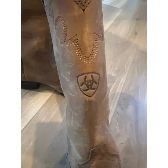 Ariat Brown Western Cowboy Boots with Distressed Leather