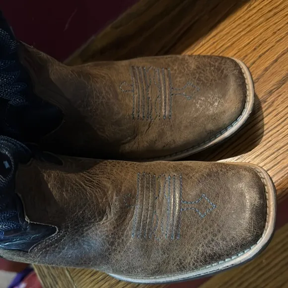 Ariat Classic Two-Tone Cowboy Boots with Western Stitching