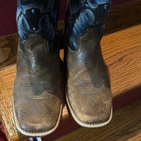 Ariat Classic Two-Tone Cowboy Boots with Western Stitching