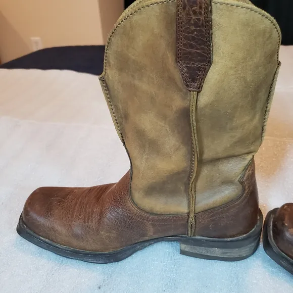 ARIAT Men's 9 D Rambler Western Boots Brown Leather Square Toe 10002317 Flaws